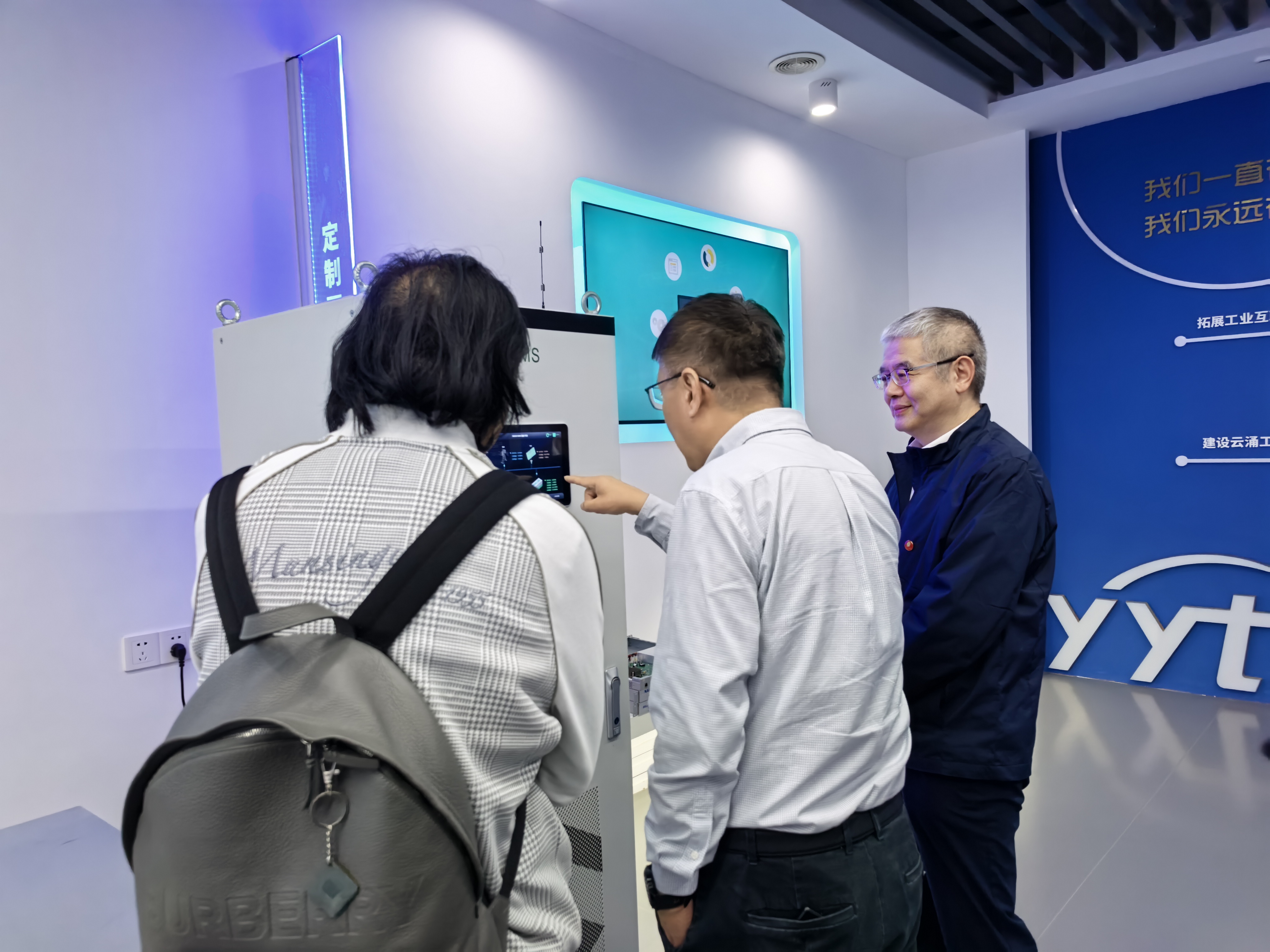 龙芯中科胡伟武一行莅临威廉希尔考察